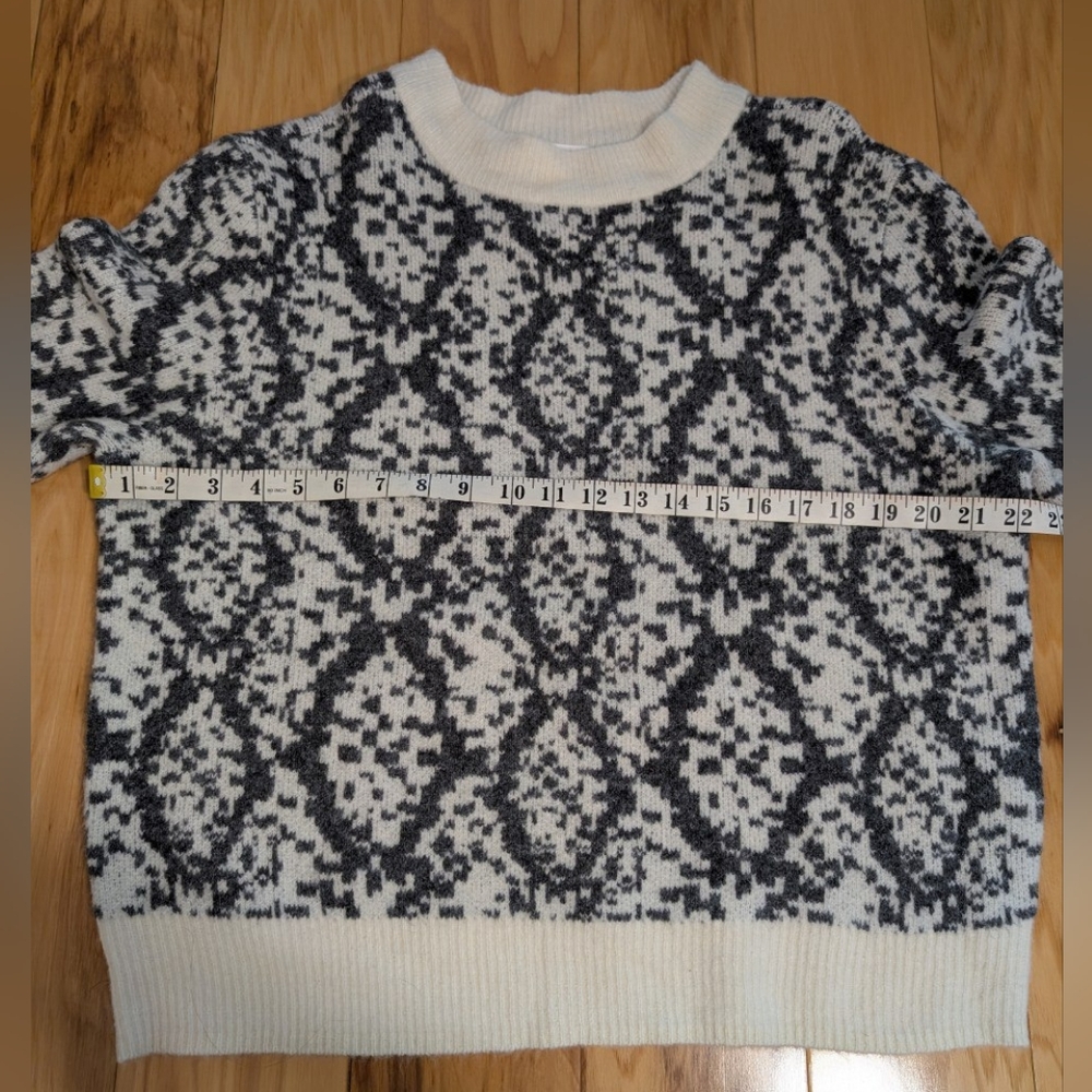 Joe Fresh Grey and White Crewneck Sweater with Intricate Pattern